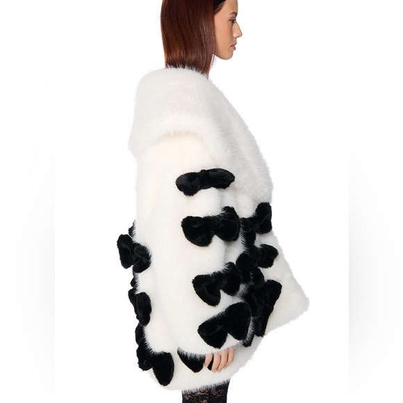 New Akira Bow Core Black and White Faux Fur Coat - Size S/M - Picture 4 of 5